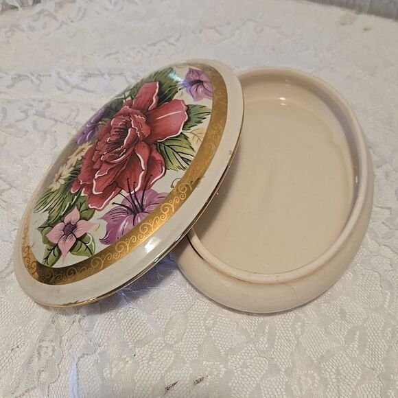 Floral Decorative Box with Gold Trim Vintage - Picture 4 of 13